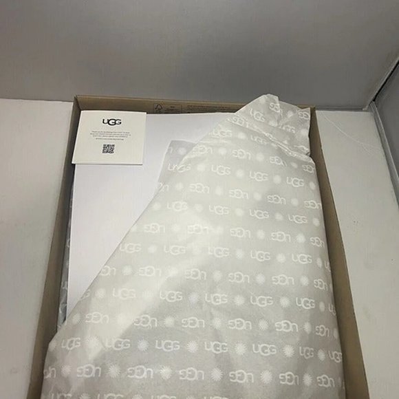 Women's UGG Bailey Bow II Boot in Grey, Size 8 - Picture 4 of 8